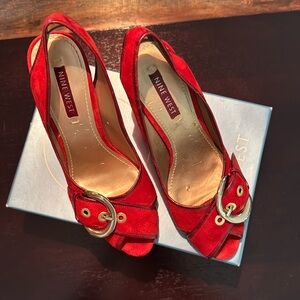 Nine West women’s red suede heals in shoebox